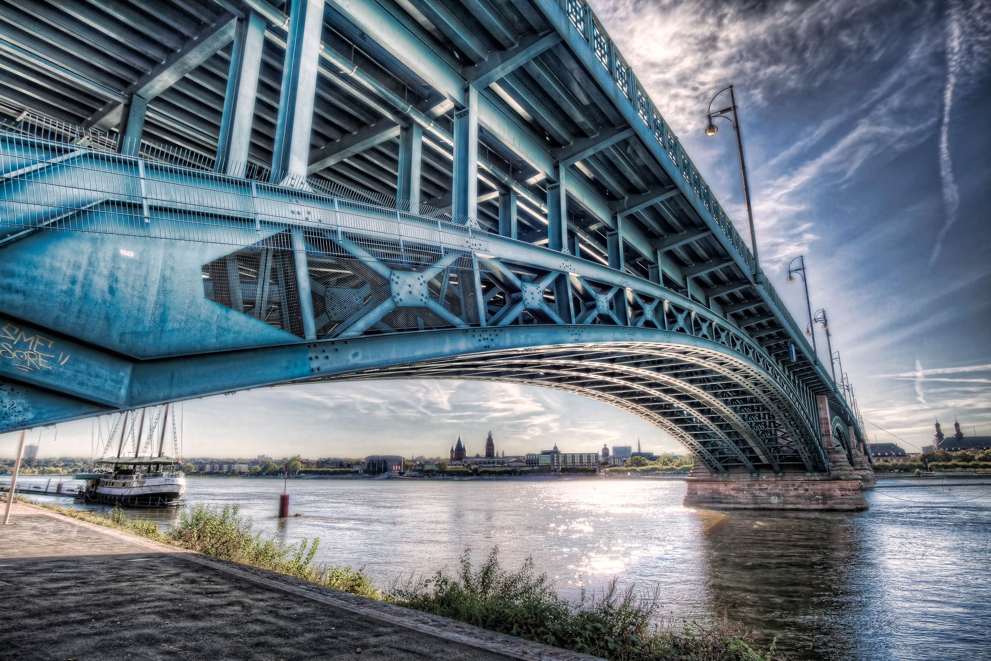 Theodor-Heuss-Bridge in Mainz