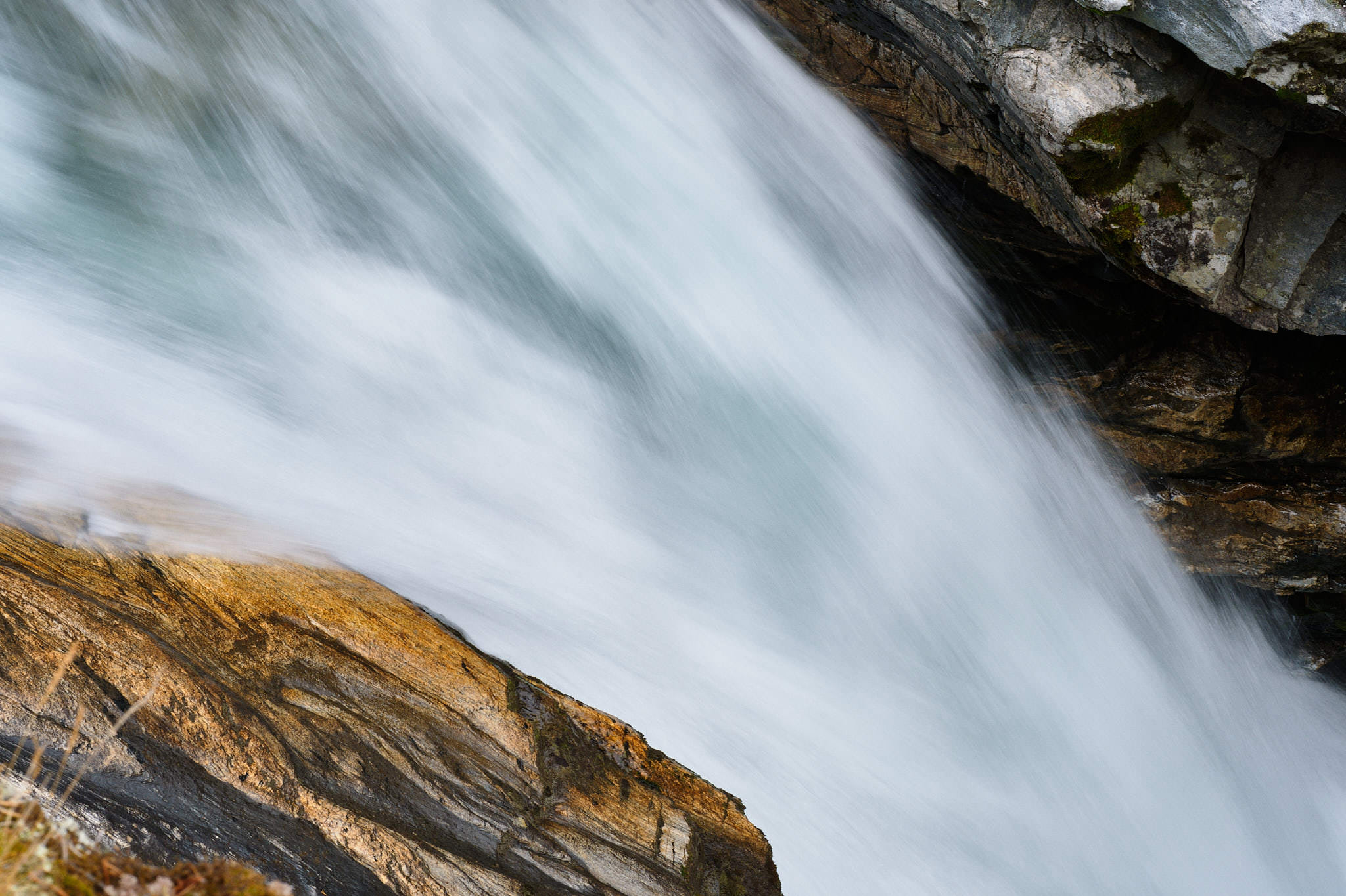 Flussdetail des Tundra bei Brumillom - Norwegen - Norway
