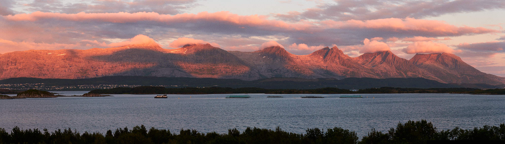 Dønna mit Blick auf die sieben Schwestern - Norwegen - Norway