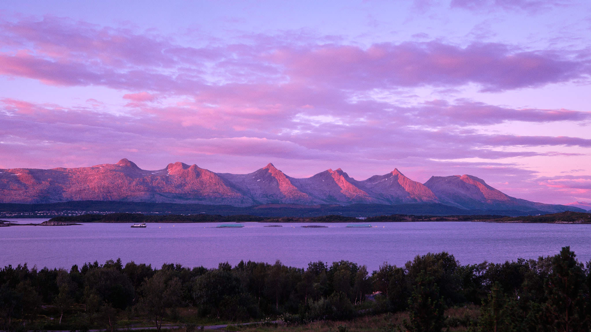Dønna mit Blick auf die sieben Schwestern - Norwegen - Norway