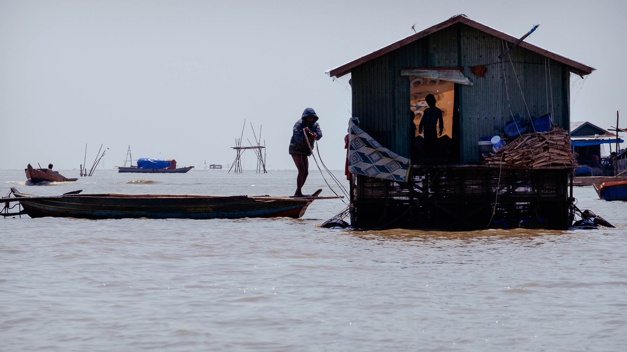 People living in house boats on the Tonle Sap - Cambodia